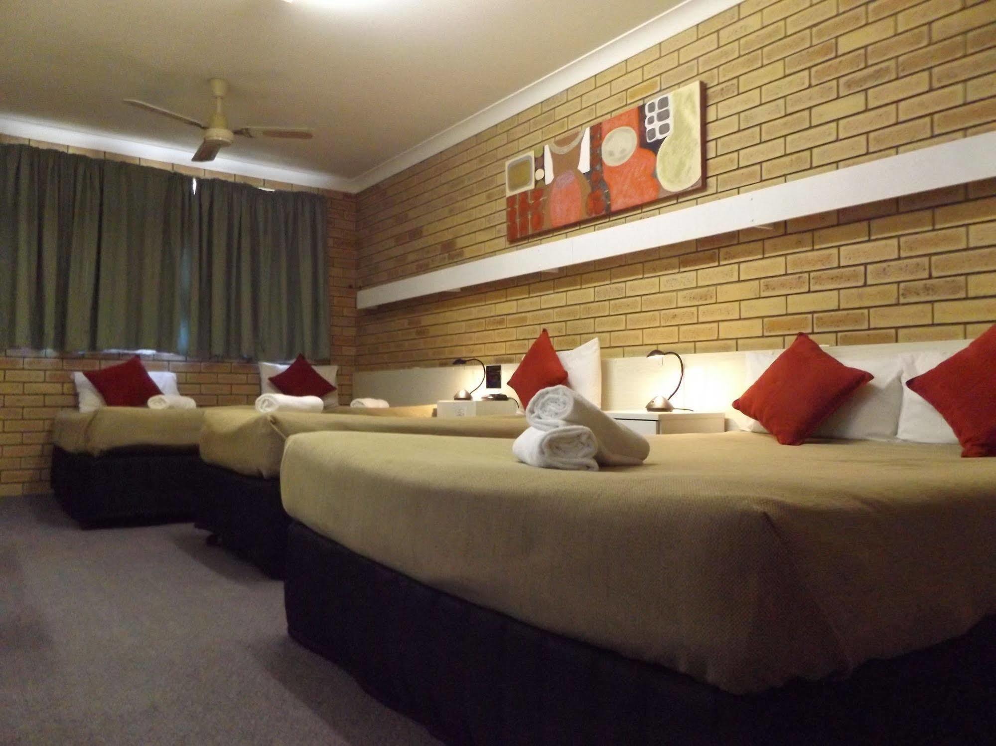 Golden Harvest Motor Inn Moree Exterior photo